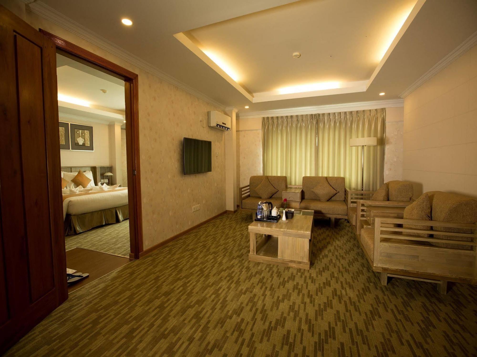 Royal Taunggyi Hotel Экстерьер фото